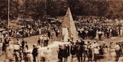 Residents from across the region gather at the dedication of the monument to the Overmountain Men at Gillespie Gap on July 4, 1927.