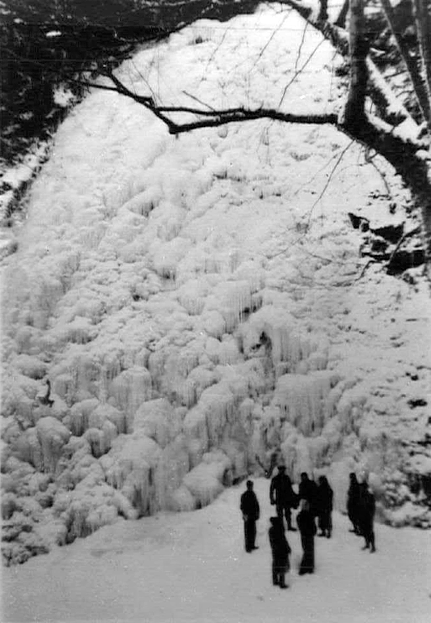 Picture of Crabtree Falls.