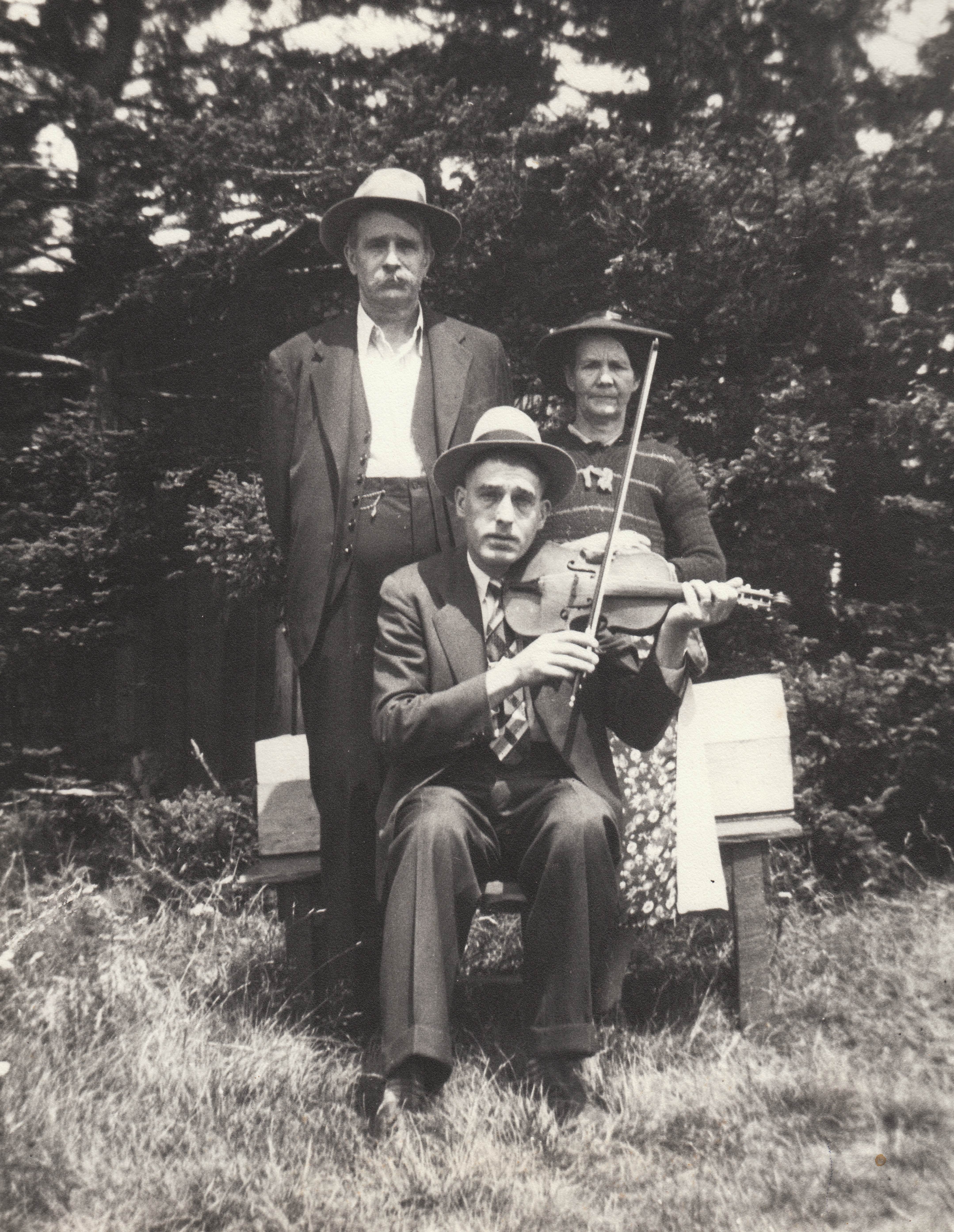 The Musical Ledford Family of Glen Ayre