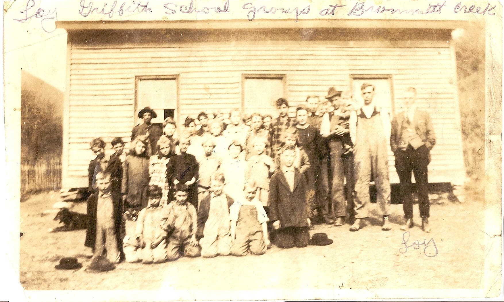 Students at Brummetts Creek School 1920.